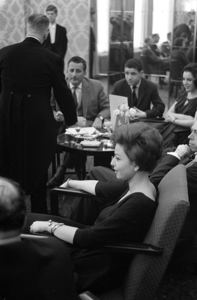 Persconferentie in het Carltonhotel door filmactrice Haya Harareet, Bestanddeelnr 911-6570