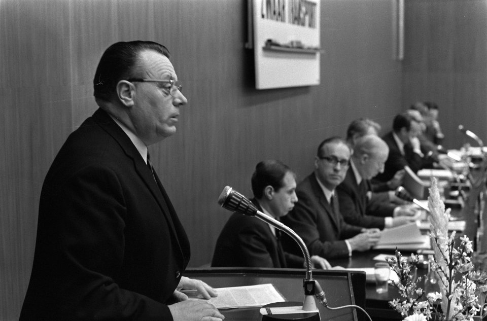 Persconferentie over 59e tentoonstelling van bedrijfsauto in RAI Amsterdam. Over, Bestanddeelnr 923-1621