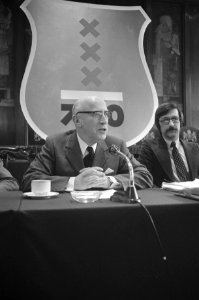 Persconferentie ivm 700-jarig bestaan Amsterdam in 1975 Burgemeester Samkalde, Bestanddeelnr 926-3200