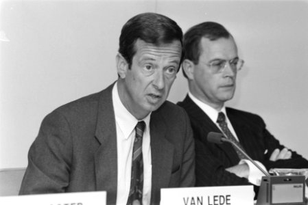 Persconferentie VNO in Den Haag VNO-voorzitter Van Leden tijdens persconferent, Bestanddeelnr 934-3007