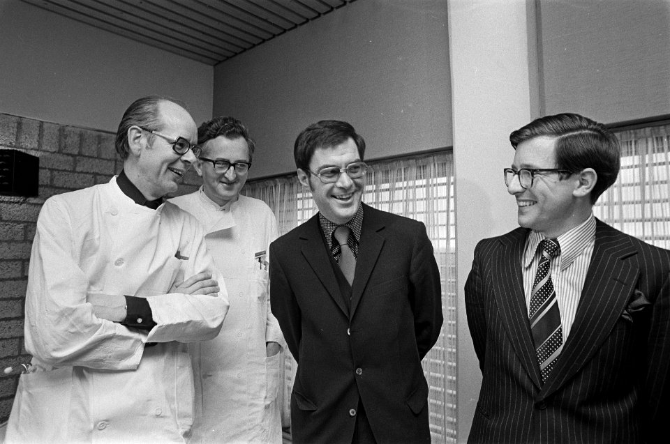 Persconferentie n.a.v. vijfling in Rotterdams Sophiakinderziekenhuis v.l.n.r. d, Bestanddeelnr 928-3693