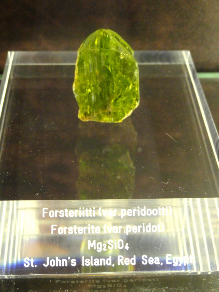 Peridot - Mineral Cabinet (Arppeanum) - DSC05498