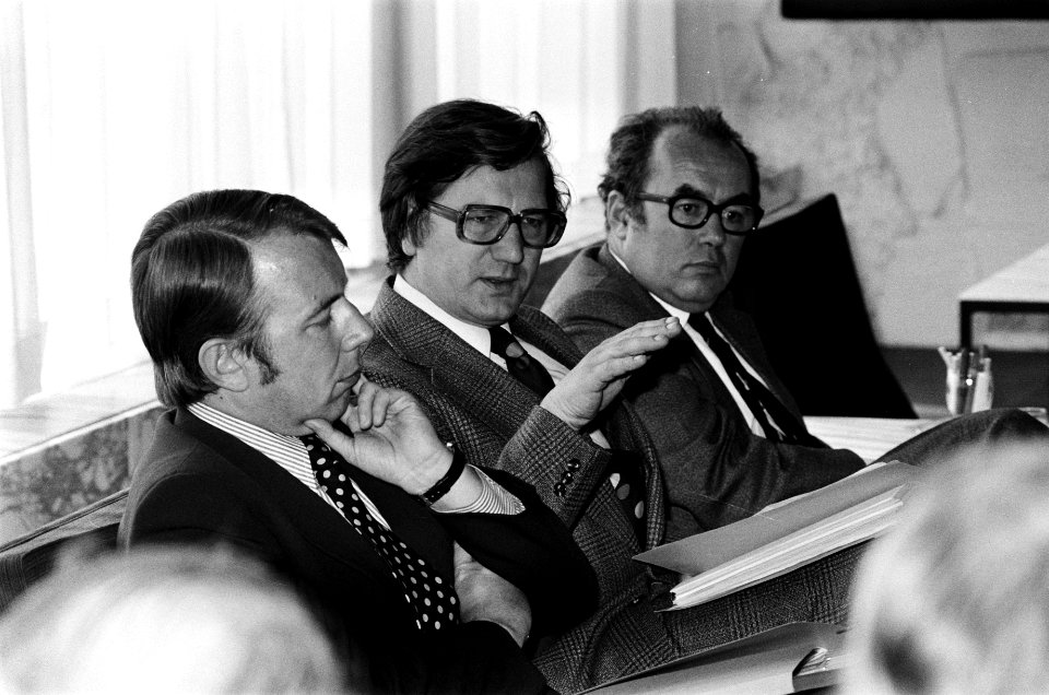 Persconferentie na Benelux-zeehavenoverleg in Rotterdam vlnr minister Chabe, Bestanddeelnr 927-8859