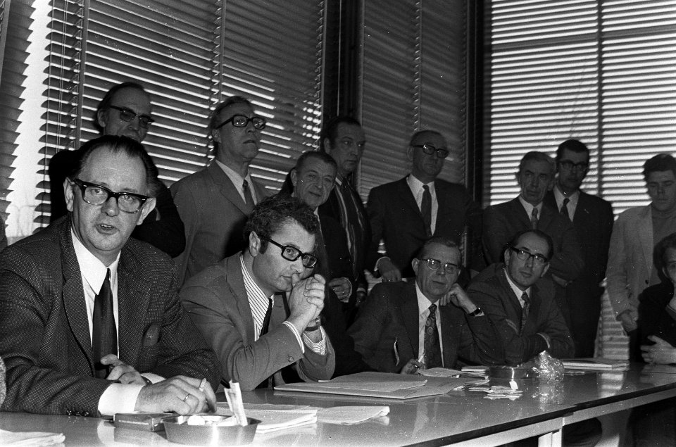 Persconferentie na uitspraak kort geding Hoogovens, De Jong , Rood, Brussel, Gro, Bestanddeelnr 926-2612