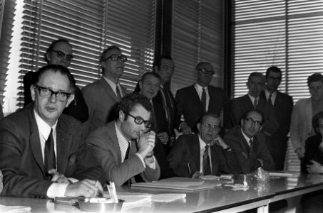 Persconferentie na uitspraak kort geding Hoogovens, De Jong , Rood, Brussel, Gro, Bestanddeelnr 926-2612