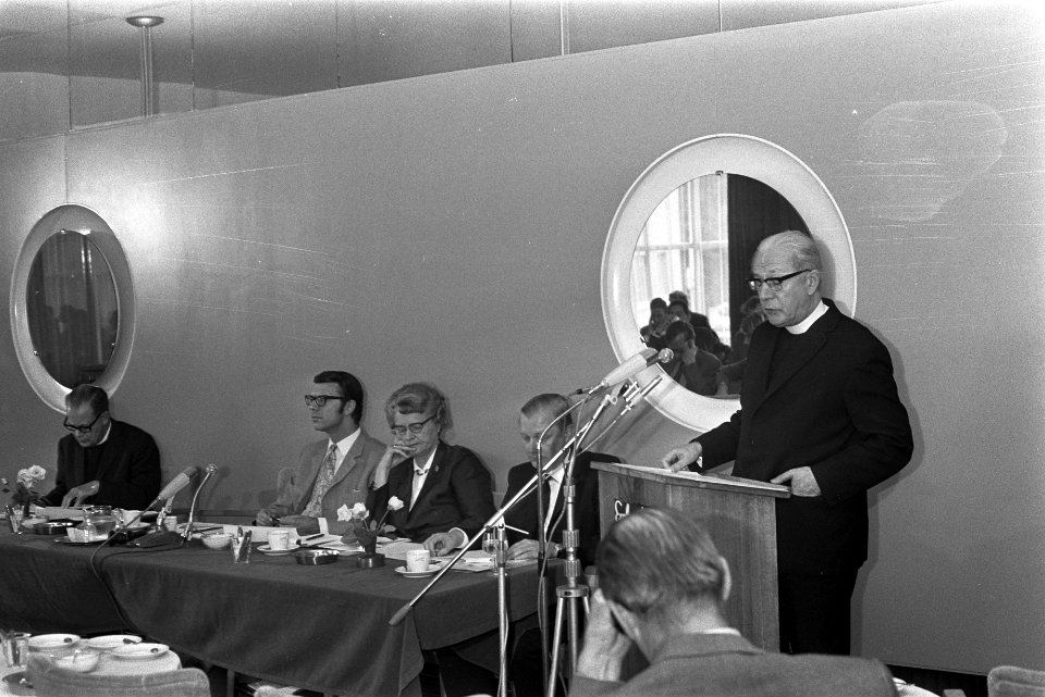 Persconferentie Nederlandse bisschoppen, Utrecht over Landelijk Pastorale Raad …, Bestanddeelnr 924-8786