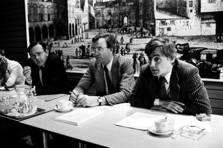 Persconferentie in verband met de verkiezingen voor het Europese Parlement v.l., Bestanddeelnr 930-5216