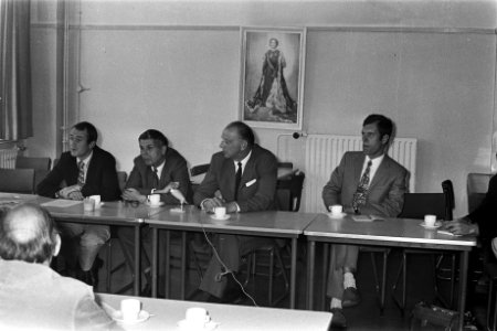 Persconferentie in verband met oprollen internationale vervalsersbende in Spanje, Bestanddeelnr 924-9612