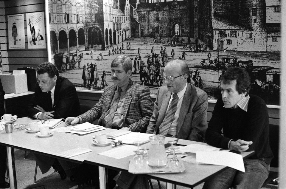 Persconferentie in Nieuwspoort van Energie onderzoek-cent Nederland over zonneb, Bestanddeelnr 931-2177