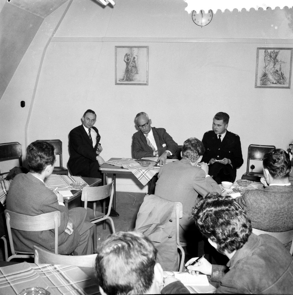 Persconferentie ivm de moord van Lina Feenstra door commandant Binnendijk, Bestanddeelnr 911-1848