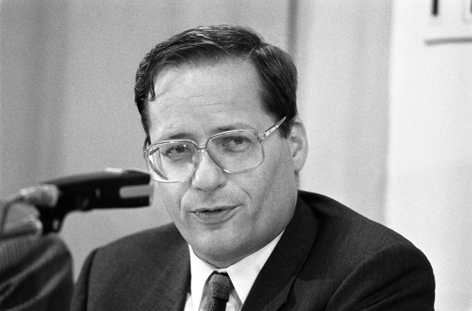 Persconferentie minister Deetman in verband met bezuinigingen, Bestanddeelnr 933-7430