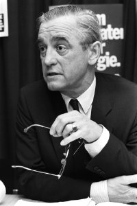 Persconferentie n.a.v. verschijnen BVD-rapport BVD-voorzitter De Braauw , koppe, Bestanddeelnr 932-8405