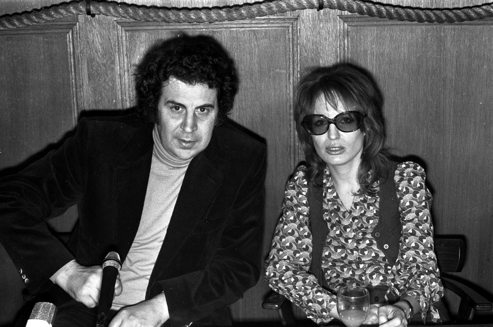 Persconferentie Mikis Theodorakis en Liesbeth List in perscentrum Buitenveldert , Bestanddeelnr 925-3403