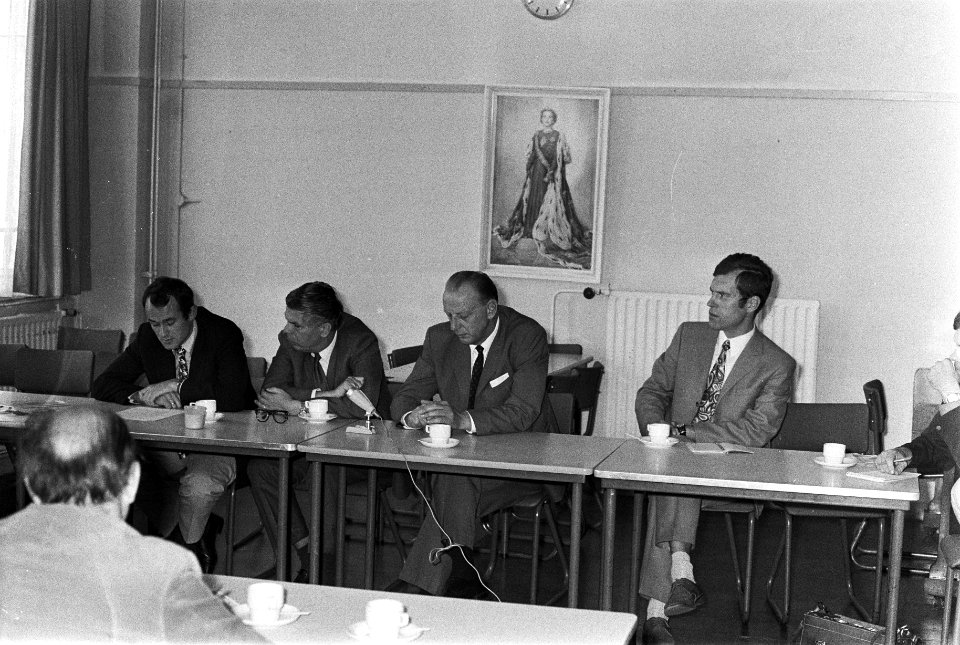 Persconferentie in verband met oprollen internationale vervalsersbende in Spanje, Bestanddeelnr 924-9616