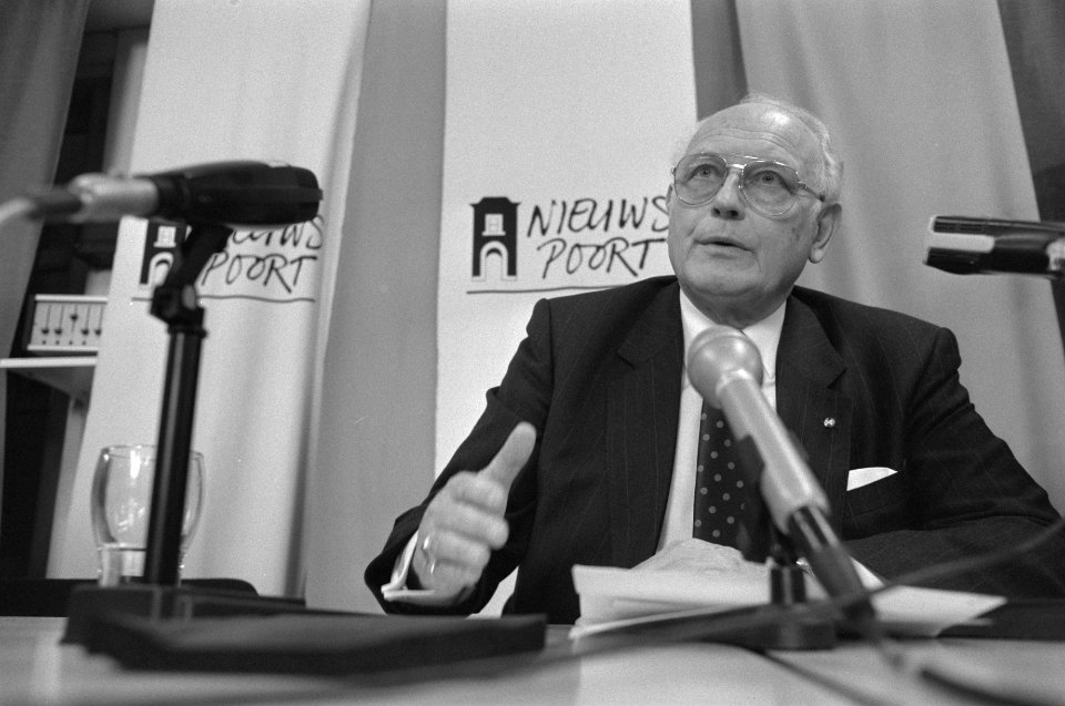 Persconferentie KEP-interium directeur Van Dijk , close, Bestanddeelnr 934-3667