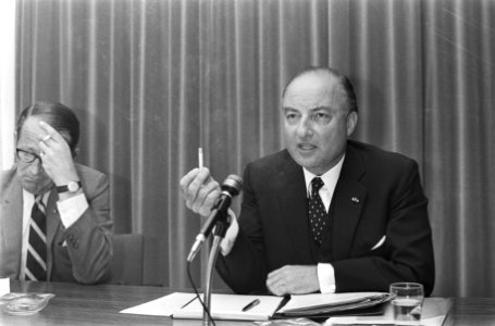 Persconferentie minister Schmelzer van Buitenlandse Zaken op Minister van Buiten, Bestanddeelnr 924-7085