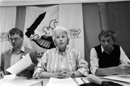 Persconferentie Komitee Kruisraketten Nee in Nieuwspoort v.l.n.r. Gijs van de Fu, Bestanddeelnr 932-9543