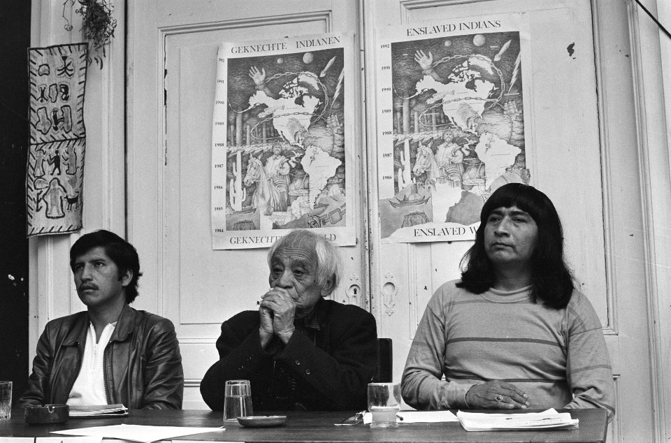 Persconferentie Zuidamerikaanse Indianen in verband met Tweede Bertrand Russel l, Bestanddeelnr 933-7855
