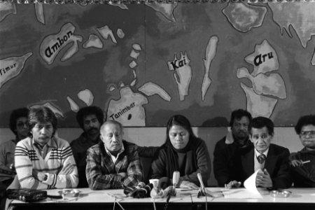 Persconferentie wijkraad van Molukse wijk Oostgaarde in Capelle aan den IJssel , Bestanddeelnr 932-8274