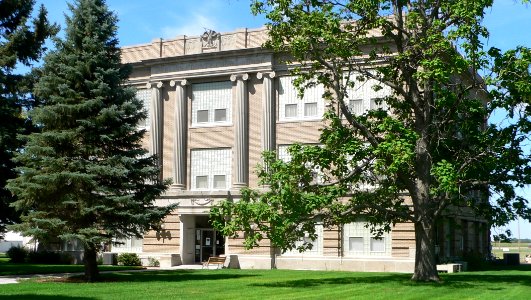 Perkins County, Nebraska courthouse from NE 4