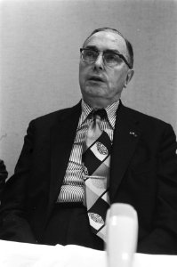 Persconferentie voor Hoogovenschaaktoernooi in Okurahotel prof Max Euwe (kop), Bestanddeelnr 927-6793