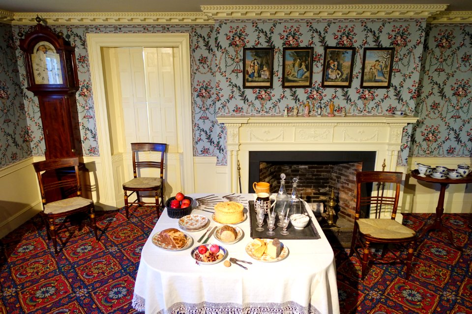 Period room during mourning, early 1800s - Concord Museum - Concord, MA - DSC05774