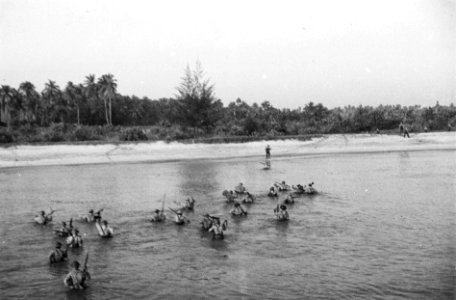 Perbaoengan (Oostkust Sumatra). In samenwerking met de Koninklijke Marine en de , Bestanddeelnr 7527