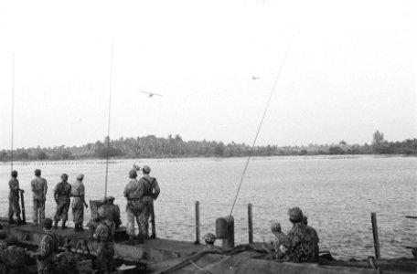 Perbaoengan (Oostkust Sumatra). In samenwerking met de Koninklijke Marine en de , Bestanddeelnr 7529