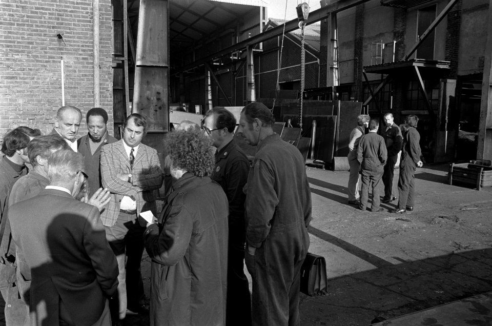Personeel van Hewitt Robins (Amsterdam-Noord) bijeen i.v.m. aangekondigde bedrij, Bestanddeelnr 926-7212