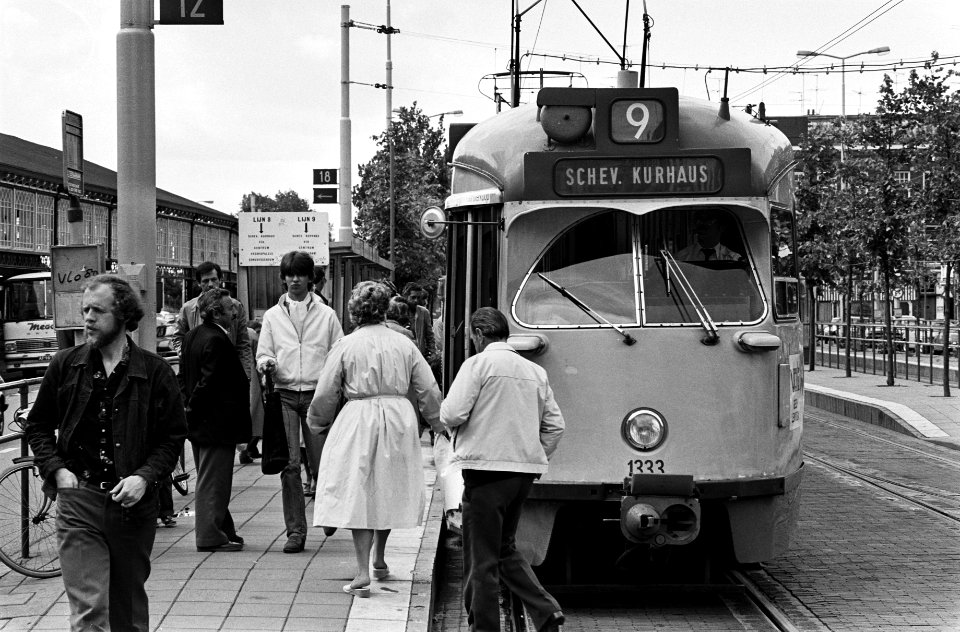 Personeel van HTM in Den Haag heeft staking beeindigd drukte bij de trams die w, Bestanddeelnr 931-5137