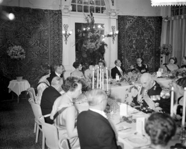 Personages aan de dinertafels, Bestanddeelnr 911-0771