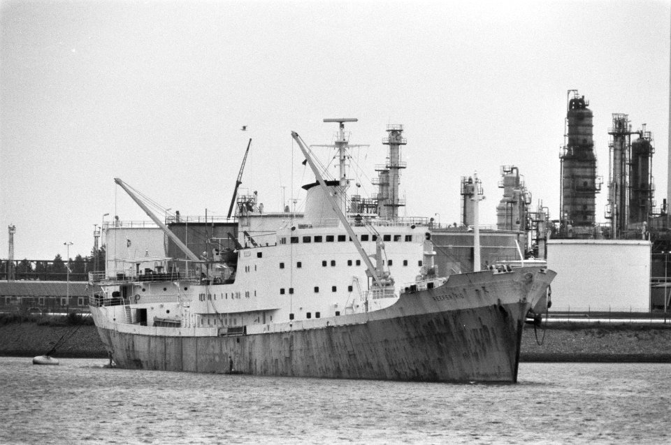 Personeel Quick Dispatch in Rotterdam in kantine bijeen om te praten met directi, Bestanddeelnr 934-2912