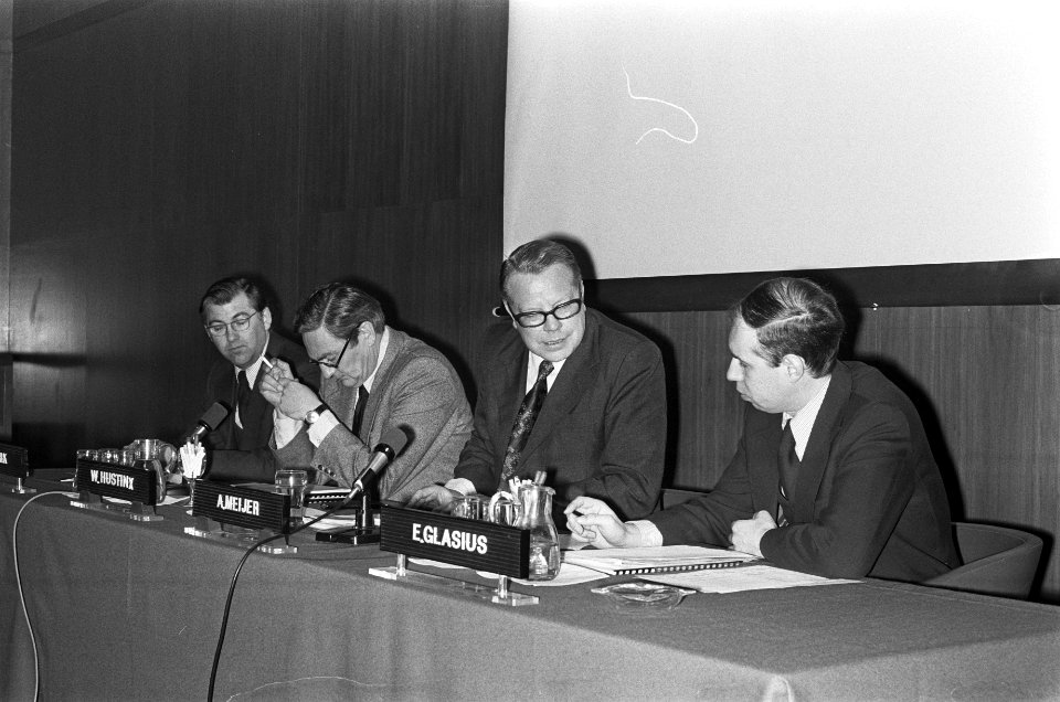 Personenauto75 RAI van 13 tot en met 23 feb persconferentie Personenauto75, v, Bestanddeelnr 927-7058