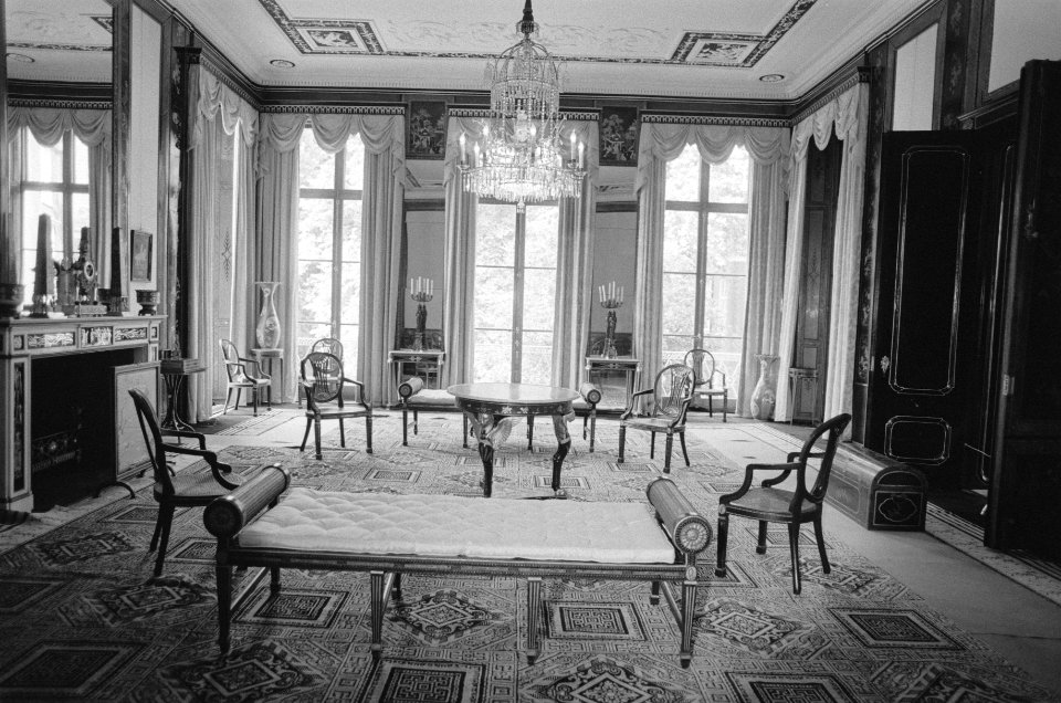 Pers-excursie in Koninklijk Paleis Het Huis ten Bosch i Den Haag waar Beatrix ei, Bestanddeelnr 931-5329