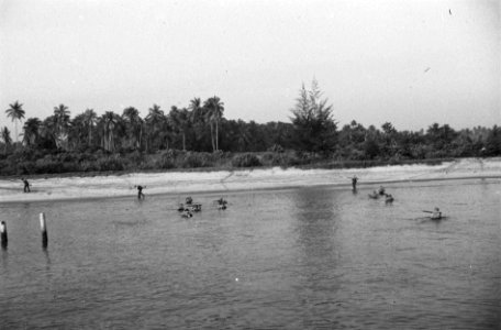 Perbaoengan (Oostkust Sumatra). In samenwerking met de Koninklijke Marine en de , Bestanddeelnr 7525