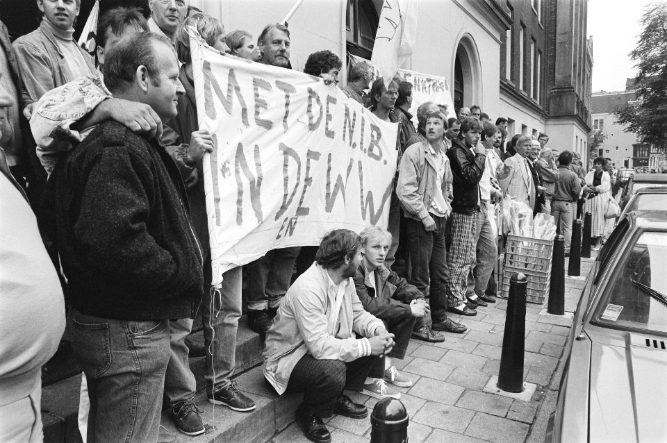 Personeel rederij Goedkoop protesteert bij Paleis van Justitie in Amsterdam tege, Bestanddeelnr 933-9993