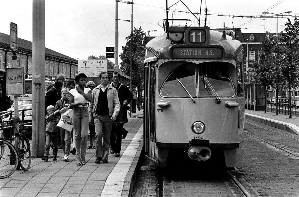 Personeel van HTM in Den Haag heeft staking beeindigd drukte bij de trams die w, Bestanddeelnr 931-5138