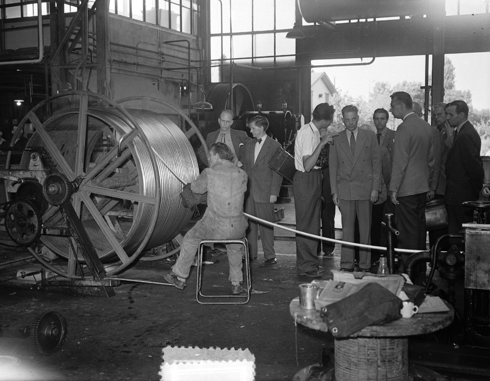 Persexcursie IJ-tunnel Comité. kabelfabricage, Bestanddeelnr 905-8800