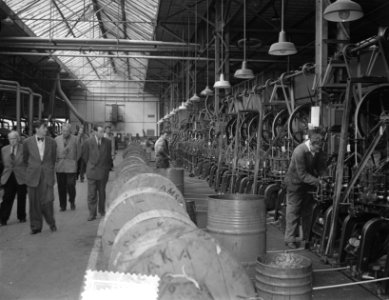 Persexcursie IJ-tunnel Comité. fabriekshal, Bestanddeelnr 905-8802