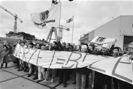 Personeel bezet scheepswerf Van der Giessen De Noord in Krimpen aan den IJssel u, Bestanddeelnr 933-2947