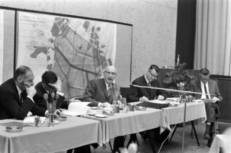 Persdag Publieke Werken in Wibauthuis, Amsterdam v.l.n.r J. Mastenbroek , Ir. de, Bestanddeelnr 922-4050