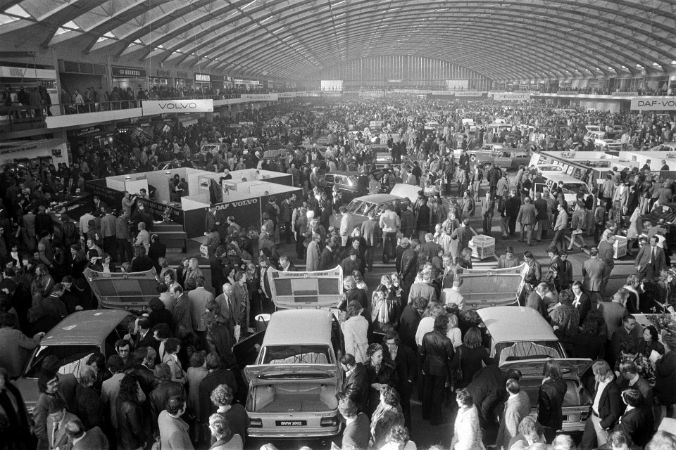 Personenauto RAI 75 in Amsterdam enorme drukte op de tentoonstelling, Bestanddeelnr 927-7595