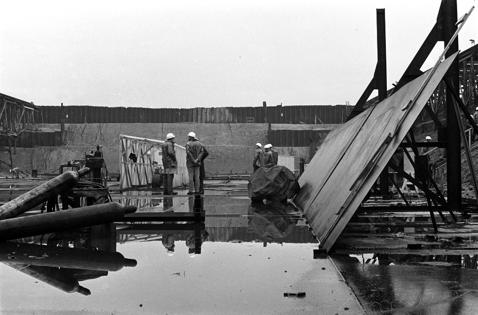 Persexcursie IJ-tunnelbouw van gemeente Amsterdam, reportage van de tunnelbouwwe, Bestanddeelnr 914-3653