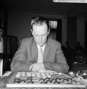 Persoonlijk damkampioenschap te Apeldoorn, de Limburgse kampioen Ferdi Okrogelin, Bestanddeelnr 917-6682