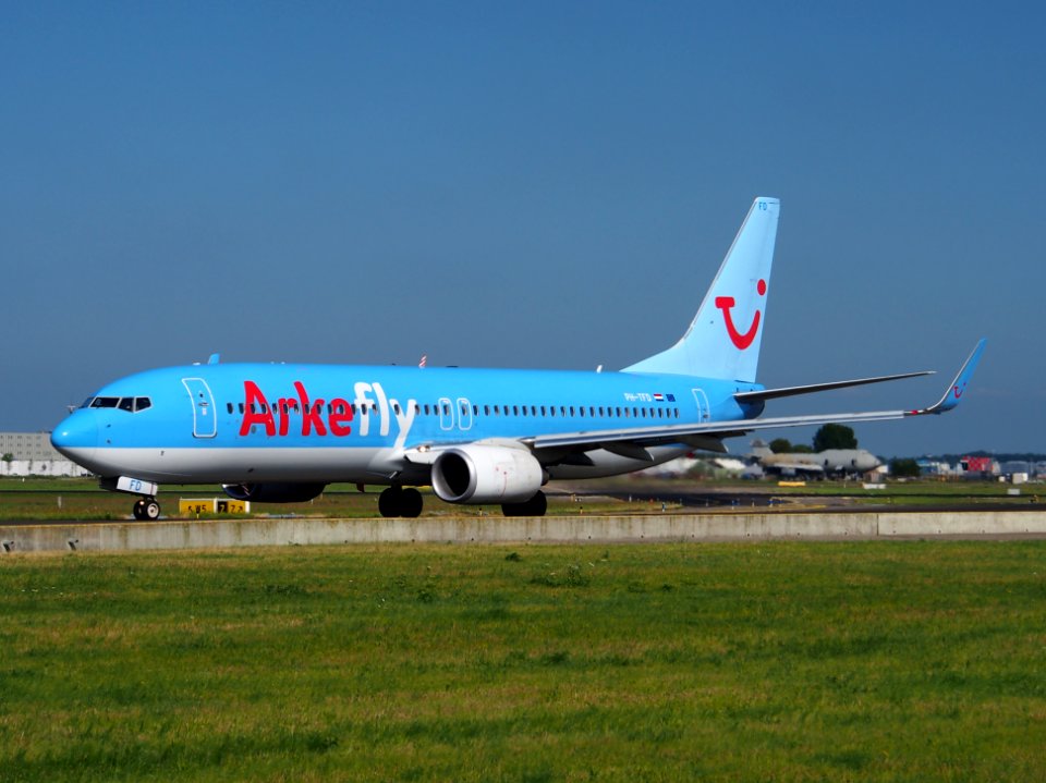 PH-TFD ArkeFly Boeing 737-86N(WL) - cn 38014 taxiing 18july2013 pic-001