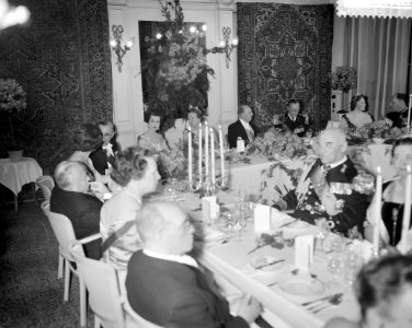 Personages aan de dinertafels, Bestanddeelnr 911-0767