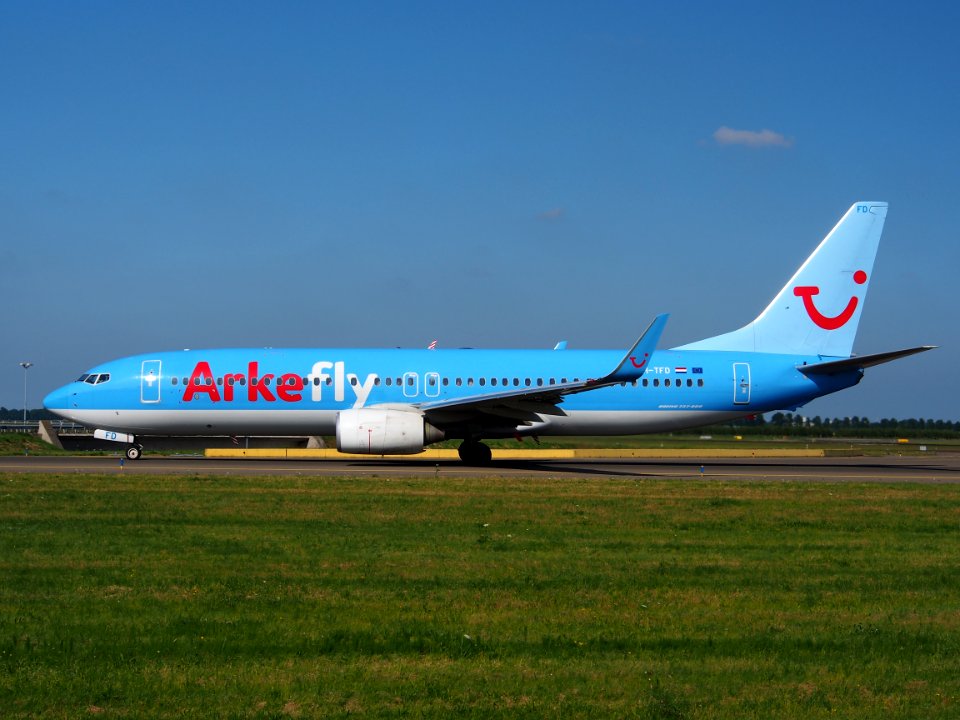 PH-TFD ArkeFly Boeing 737-86N(WL) - cn 38014 taxiing 18july2013 pic-002