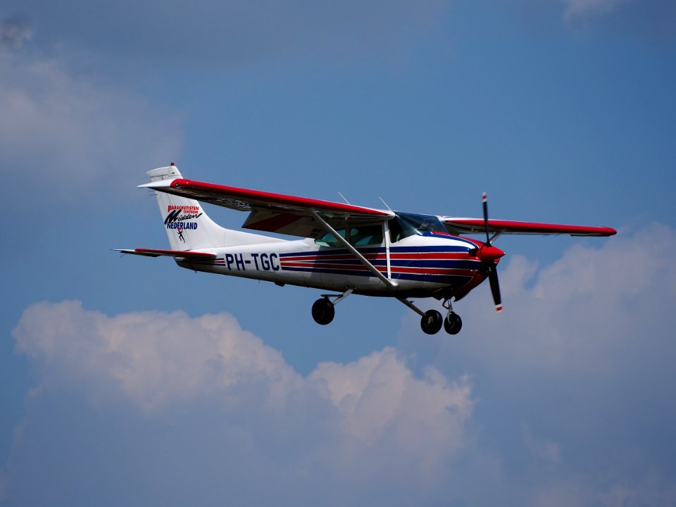 PH-TGC (ex PH-AXS), Cessna 182R Skylane II, at Hilversum Airport (ICAO EHHV), photo9