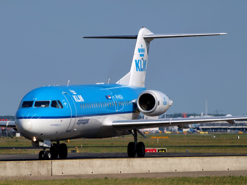 PH-WXA KLM Cityhopper Fokker F70 - cn 11570 taxiing 21july2013 pic-001