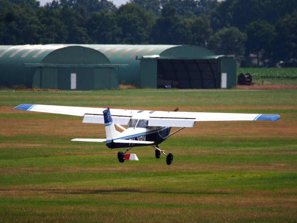 PH-VRW Reims Cessna FA150K Aerobat at Hilversum Airport (ICAO EHHV), photo5
